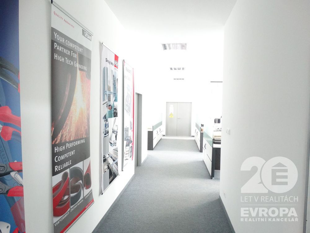 Pronájem rekonstruované kanceláře 93 m2, Praha 8,