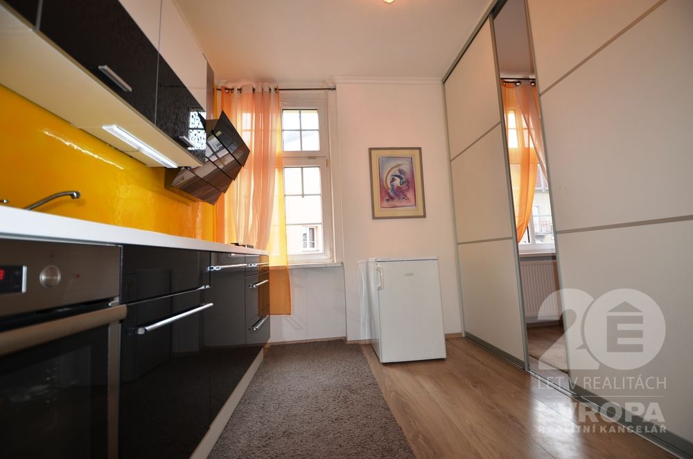 Prodej bytu, 2+1, 67 m2, OV, 3. NP, Karlovy Vary.